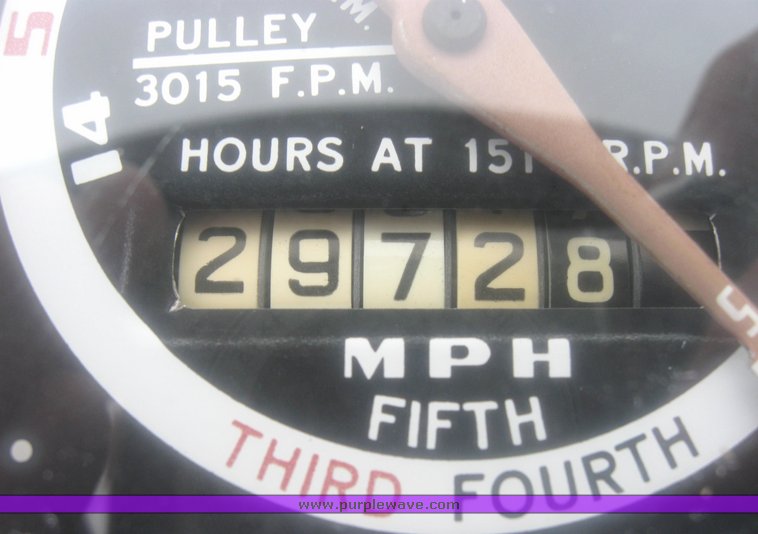 image for item 2107 Ford 800 tractor