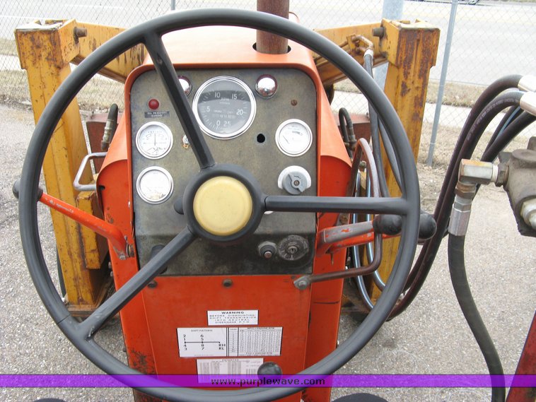 image for item 3000 Allis-Chalmers 180 tractor with Koyker K5 loader