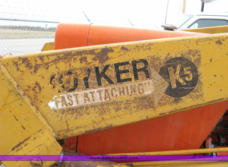 image for item 3000 Allis-Chalmers 180 tractor with Koyker K5 loader