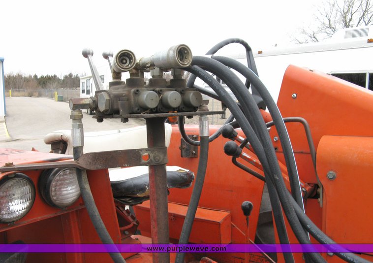 image for item 3000 Allis-Chalmers 180 tractor with Koyker K5 loader