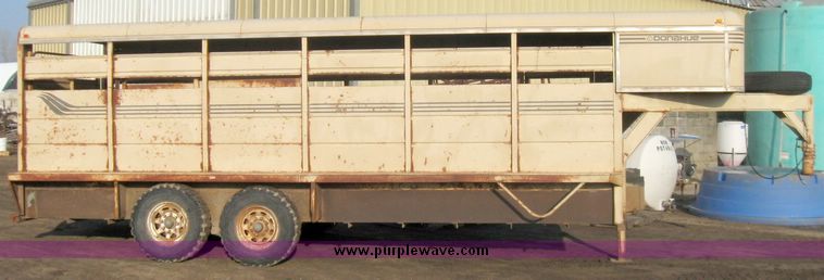 image for item 3084 1990 Donahue goose neck cattle trailer