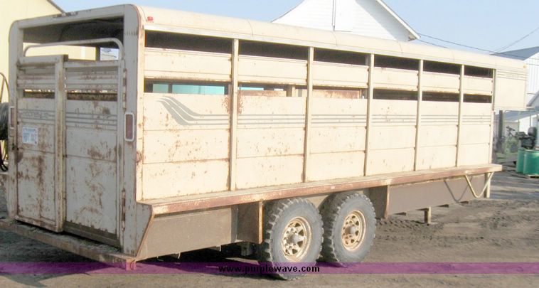 image for item 3084 1990 Donahue goose neck cattle trailer