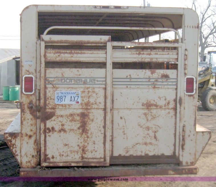 image for item 3084 1990 Donahue goose neck cattle trailer