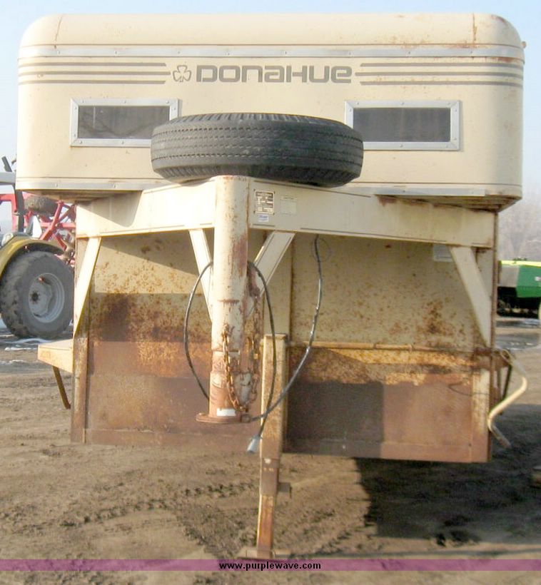 image for item 3084 1990 Donahue goose neck cattle trailer