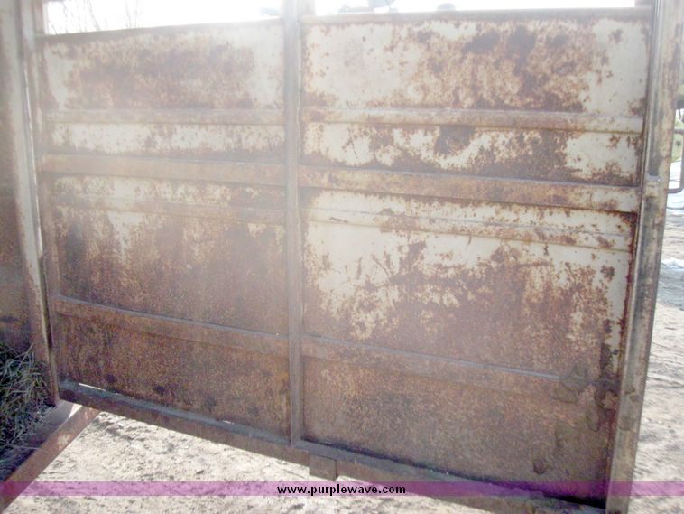 image for item 3084 1990 Donahue goose neck cattle trailer