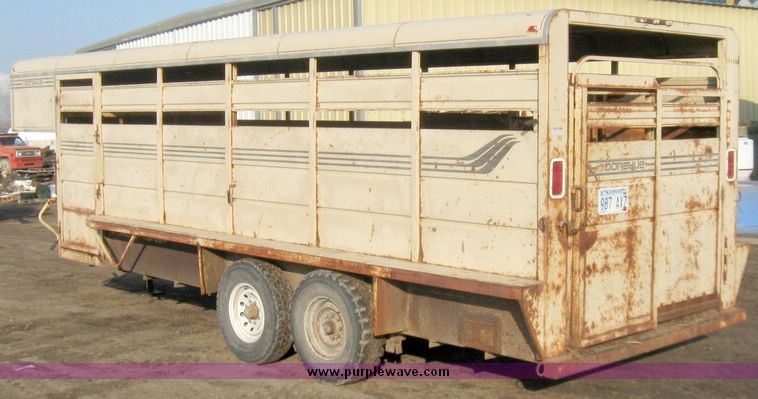 image for item 3084 1990 Donahue goose neck cattle trailer