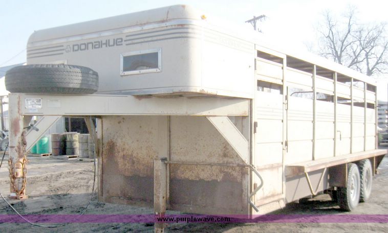image for item 3084 1990 Donahue goose neck cattle trailer