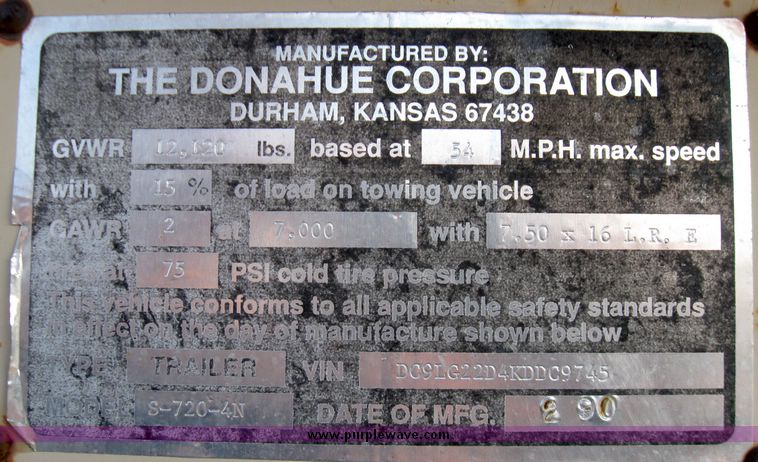 image for item 3084 1990 Donahue goose neck cattle trailer