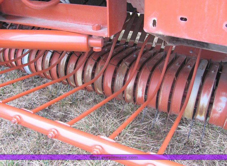 image for item 3218 2003 Hesston 956A round baler