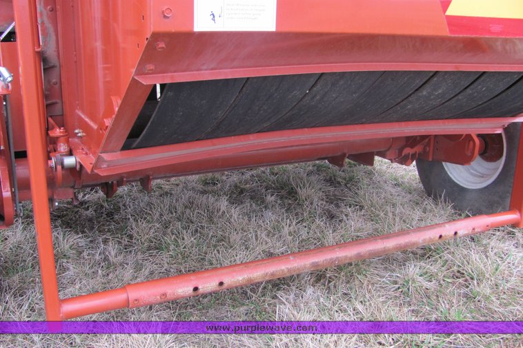 image for item 3218 2003 Hesston 956A round baler