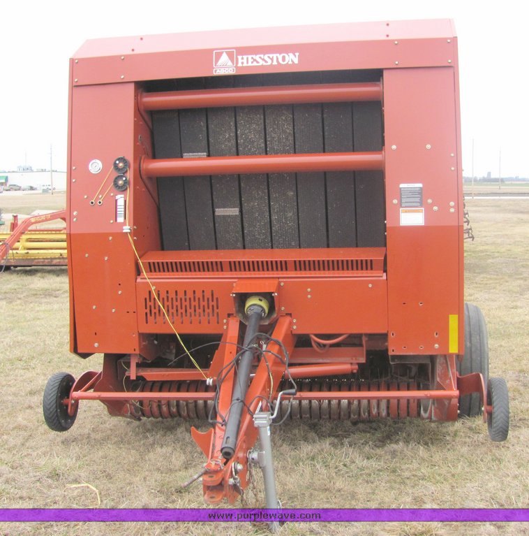 image for item 3229 2005 Hesston 956A round baler