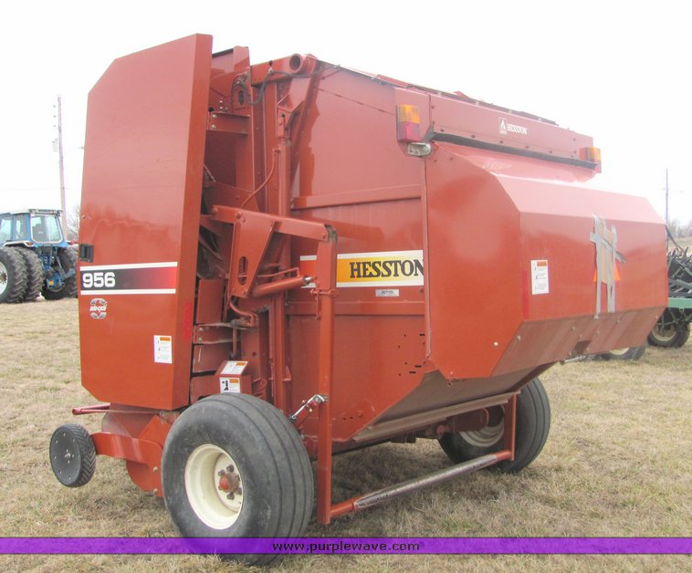 image for item 3229 2005 Hesston 956A round baler