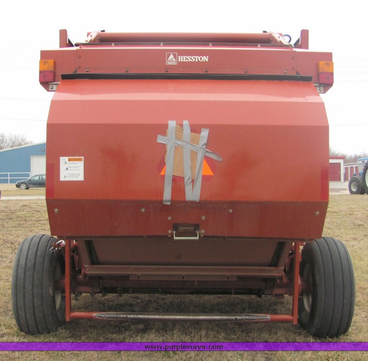 image for item 3229 2005 Hesston 956A round baler