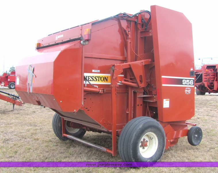 image for item 3229 2005 Hesston 956A round baler
