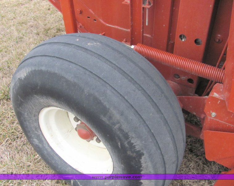 image for item 3229 2005 Hesston 956A round baler