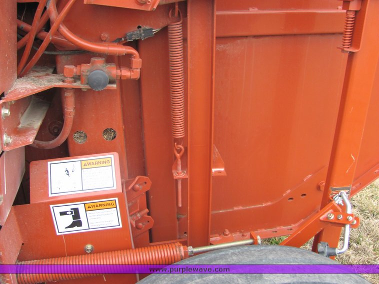 image for item 3229 2005 Hesston 956A round baler