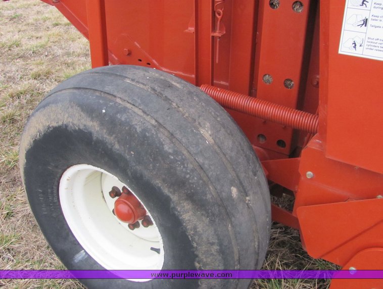 image for item 3237 2004 Hesston 956A round baler