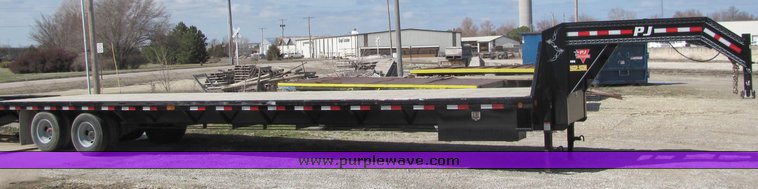 image for item 3317 2009 PJ 40' gooseneck trailer