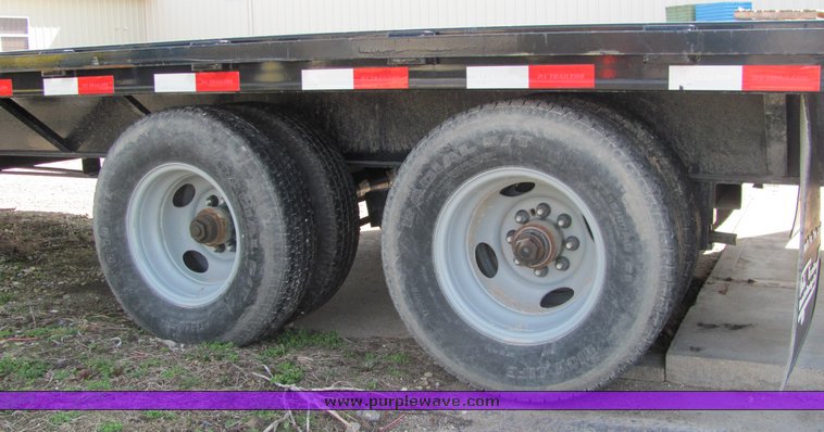 image for item 3317 2009 PJ 40' gooseneck trailer