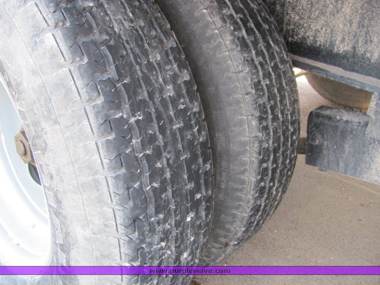 image for item 3317 2009 PJ 40' gooseneck trailer