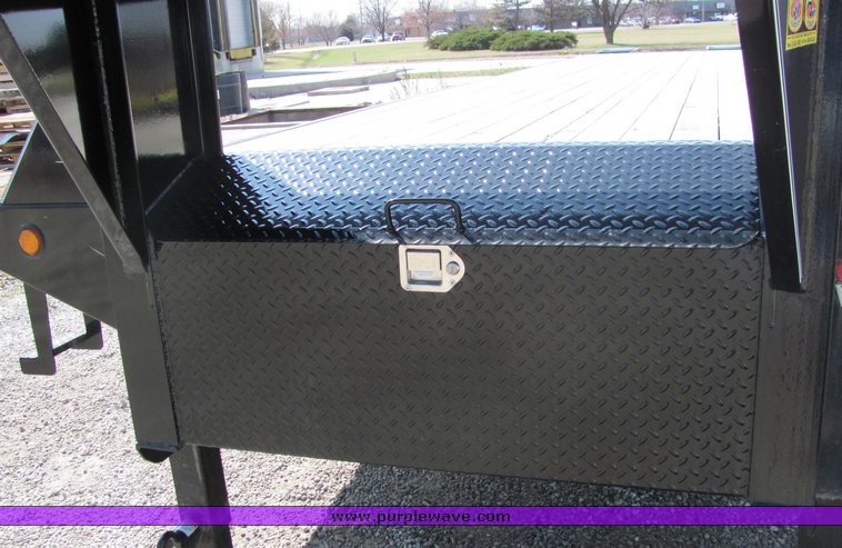 image for item 3317 2009 PJ 40' gooseneck trailer