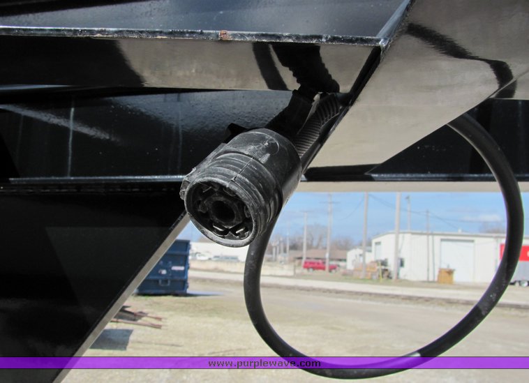 image for item 3317 2009 PJ 40' gooseneck trailer