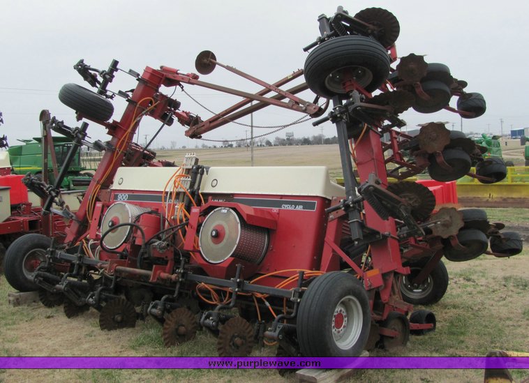 image for item 3323 1993 Case 900 drill