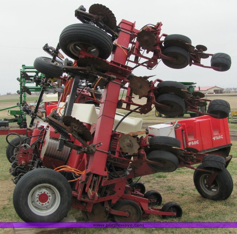 image for item 3323 1993 Case 900 drill