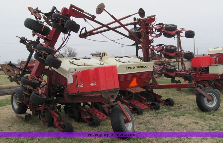 image for item 3323 1993 Case 900 drill