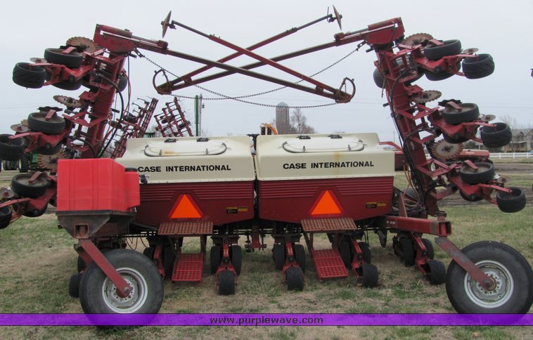 image for item 3323 1993 Case 900 drill