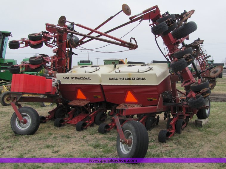 image for item 3323 1993 Case 900 drill