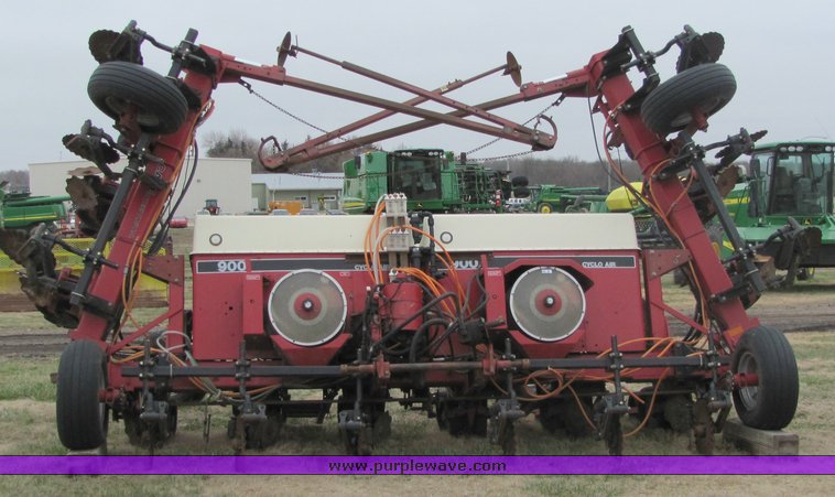 image for item 3323 1993 Case 900 drill