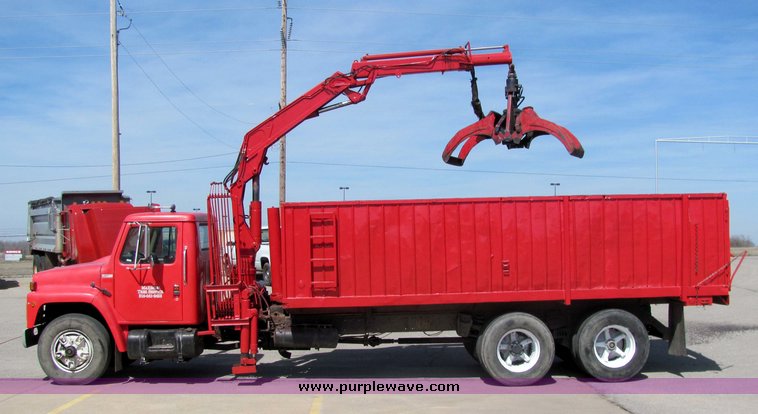 image for item 3382 1985 International S1954 tandem truck