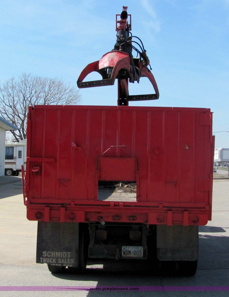 image for item 3382 1985 International S1954 tandem truck