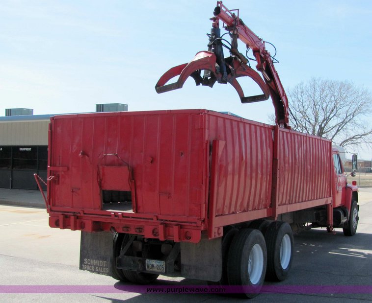 image for item 3382 1985 International S1954 tandem truck