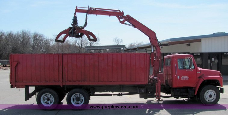 image for item 3382 1985 International S1954 tandem truck