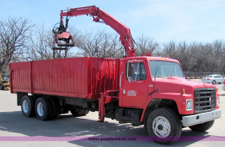 image for item 3382 1985 International S1954 tandem truck