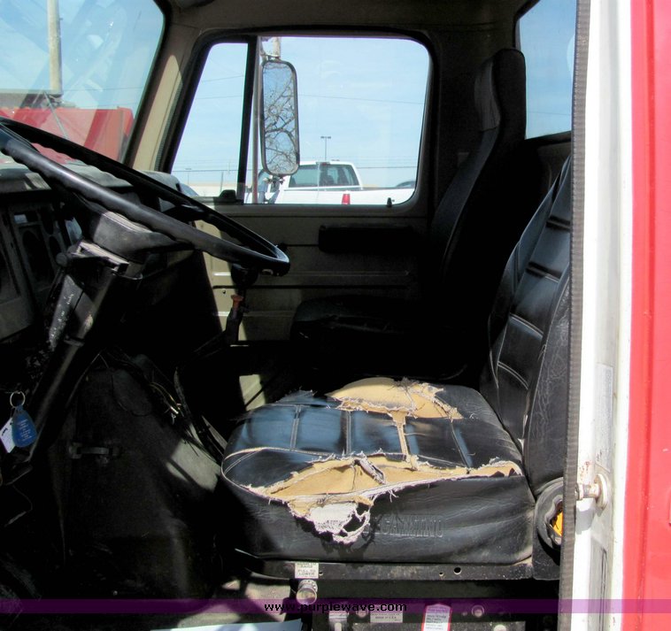 image for item 3382 1985 International S1954 tandem truck