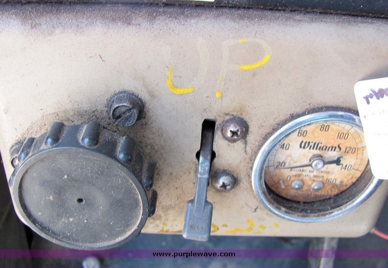 image for item 3382 1985 International S1954 tandem truck