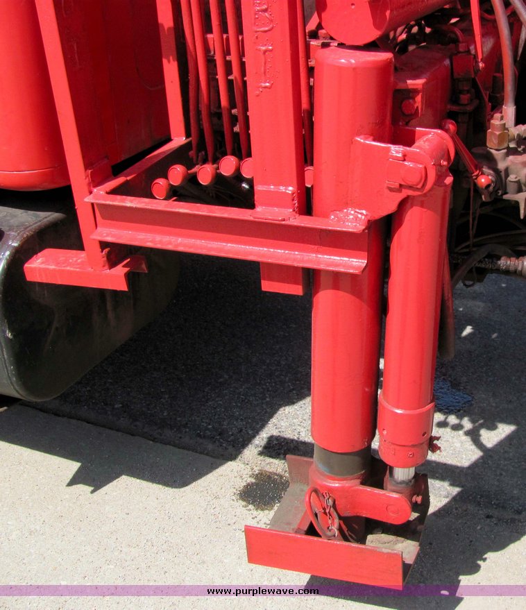 image for item 3382 1985 International S1954 tandem truck