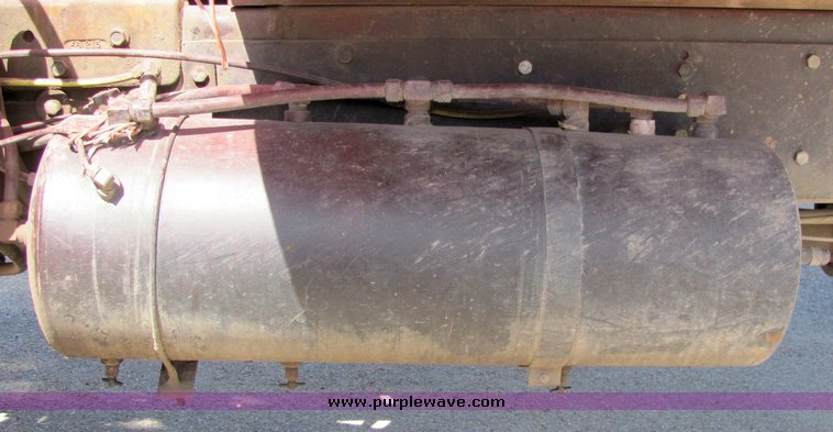 image for item 3382 1985 International S1954 tandem truck