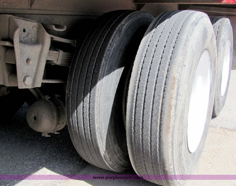 image for item 3382 1985 International S1954 tandem truck