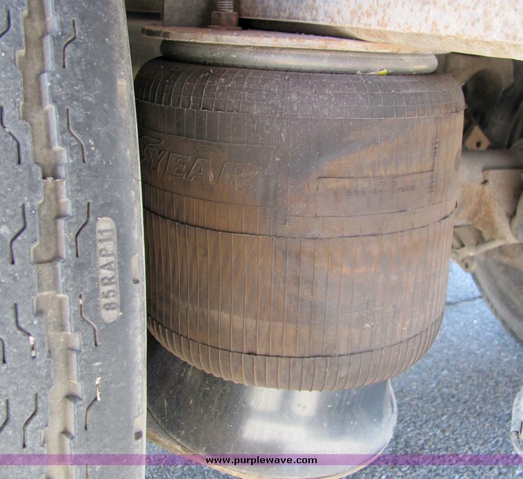 image for item 3382 1985 International S1954 tandem truck