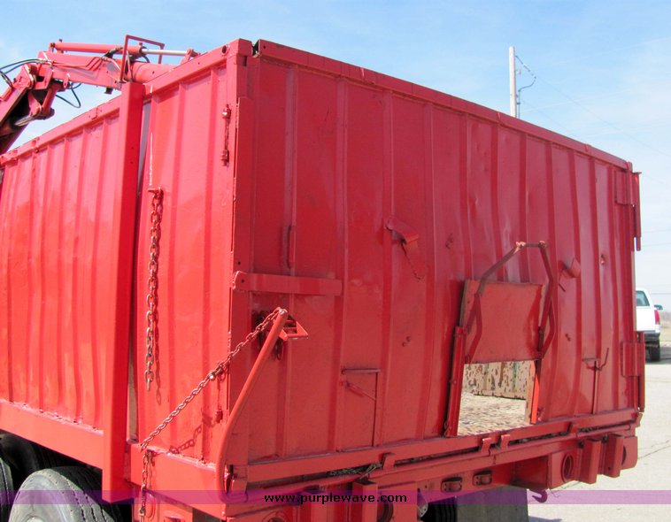 image for item 3382 1985 International S1954 tandem truck