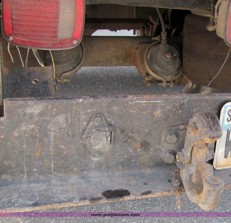 image for item 3382 1985 International S1954 tandem truck