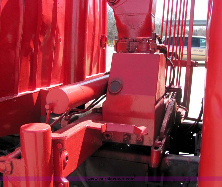 image for item 3382 1985 International S1954 tandem truck