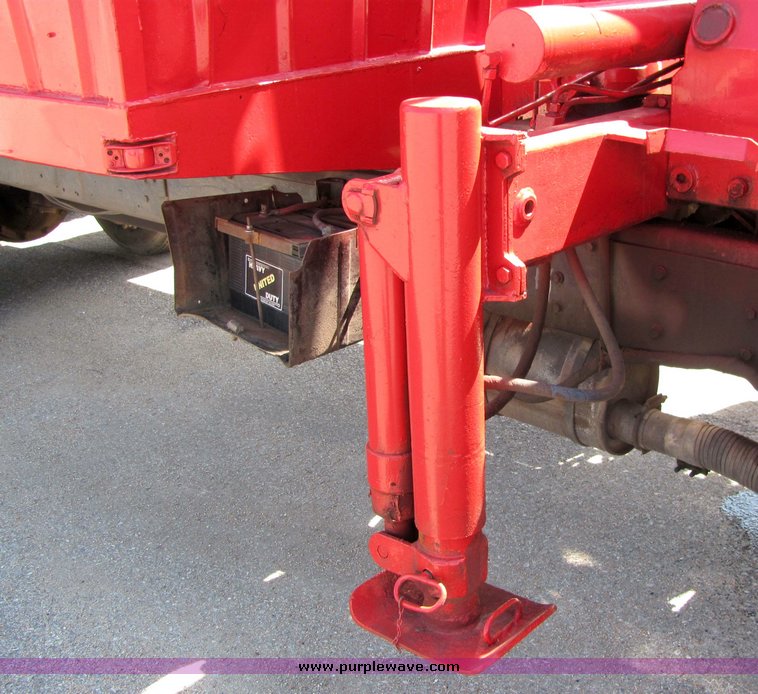 image for item 3382 1985 International S1954 tandem truck