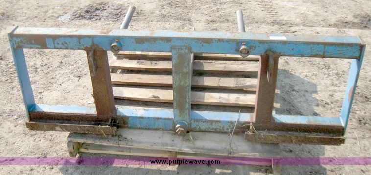 image for item 3401 Loader mount bale spear