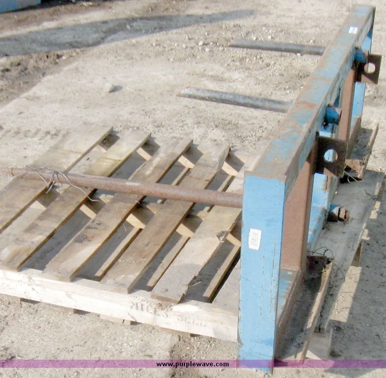 image for item 3401 Loader mount bale spear