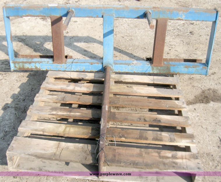 image for item 3401 Loader mount bale spear